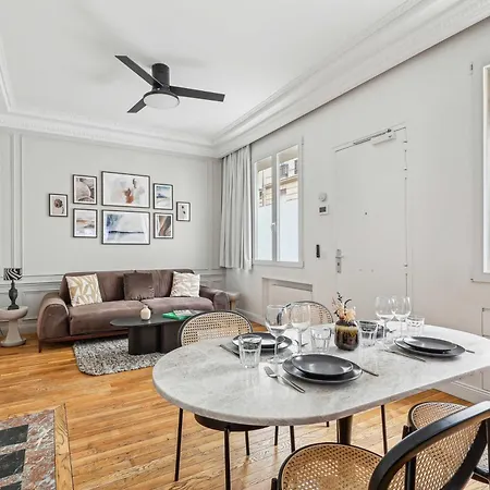 Interior Design - 6p-2br - Tour Eiffel
