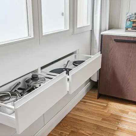 Interior Design - 6p-2br - Tour Eiffel Apartment