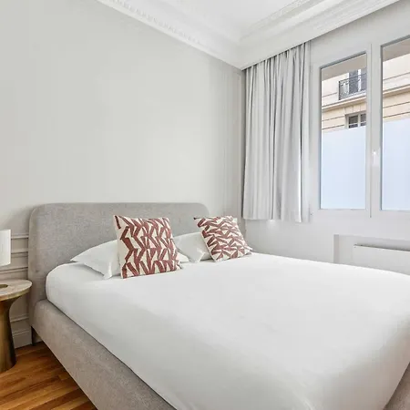 Apartment Interior Design - 6p-2br - Tour Eiffel Paris