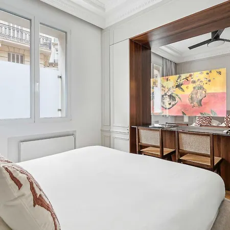 Apartment Interior Design - 6p-2br - Tour Eiffel